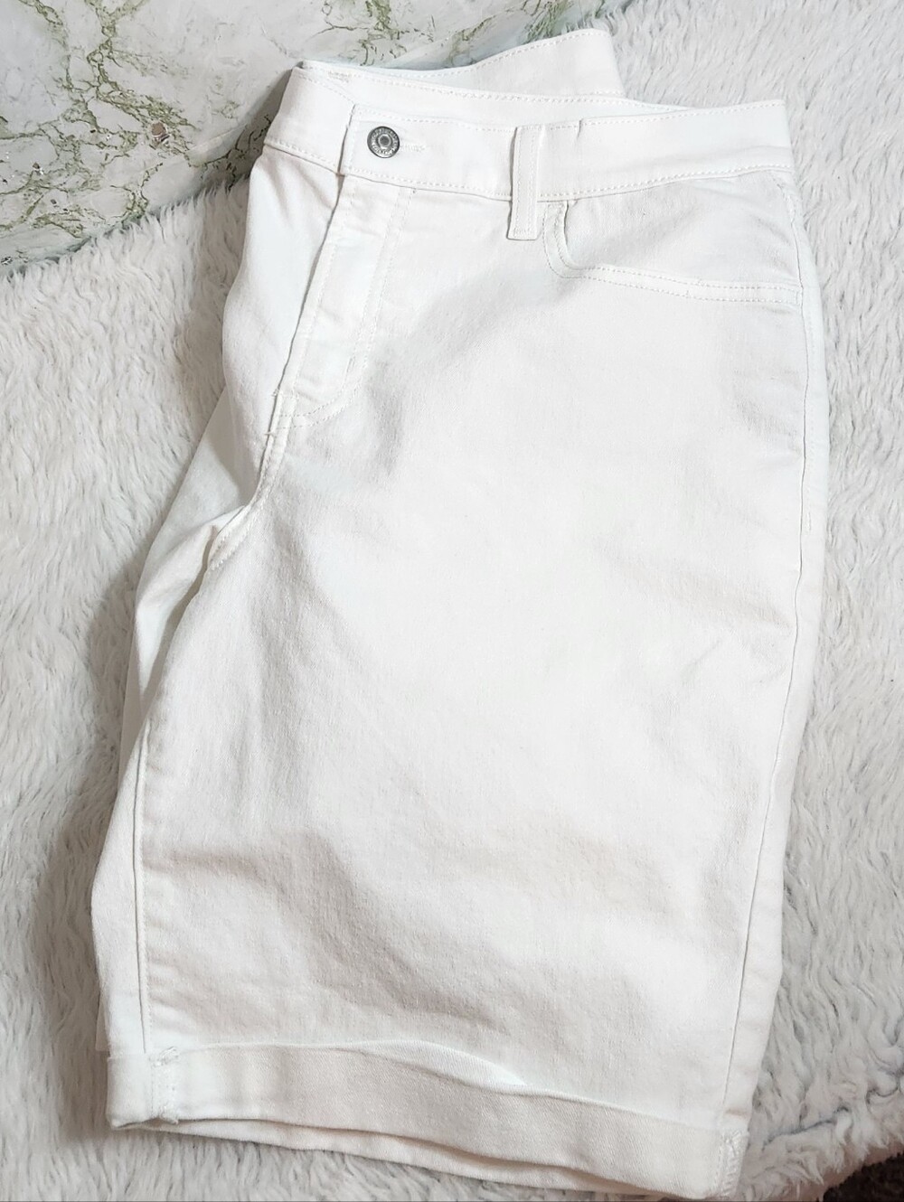 Old Navy White Mid-Rise Denim Bermudas